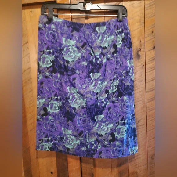 Business Skirt - Picture 2 of 3